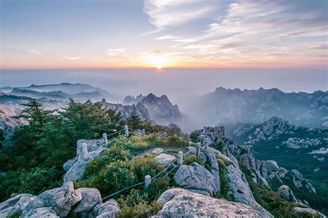 如何坐車去嶗山?嶗山的美不僅僅是自然風光的饒富詩意,更蘊含著古人遊覽時所發掘的無限哲理。